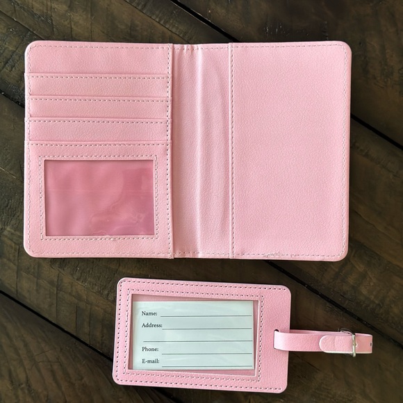 NWOT Retro Smiley Passport & Luggage Tag Set - Picture 2 of 5